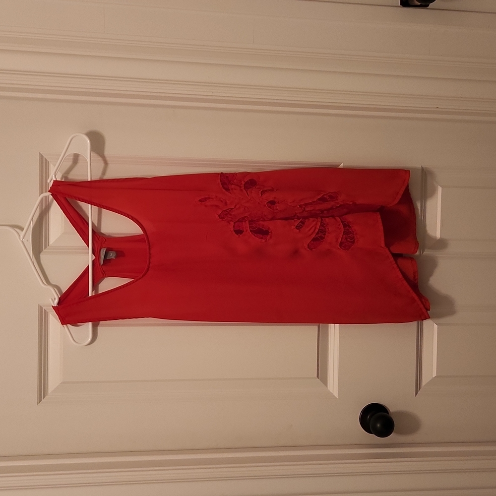 Red tanktop with lace detail